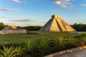 discover the best time to visit chichen itza to avoid crowds and enjoy ideal weather for a memorable and comfortable experience.