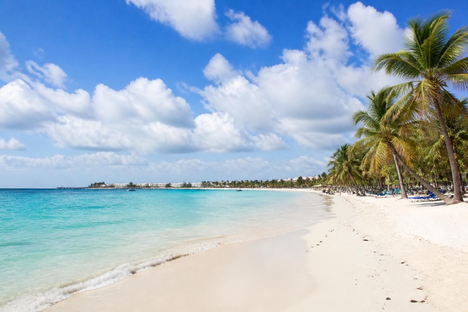 discover the best beaches in playa del carmen to visit in 2026. explore pristine sands, crystal-clear waters, and top spots for relaxation and adventure.