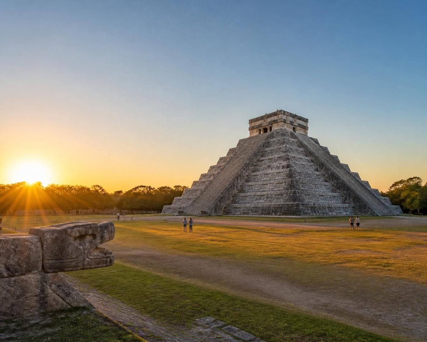 discover the best time to leave cancun for a chichen itza tour to avoid crowds and enjoy the ancient mayan ruins in the best conditions.