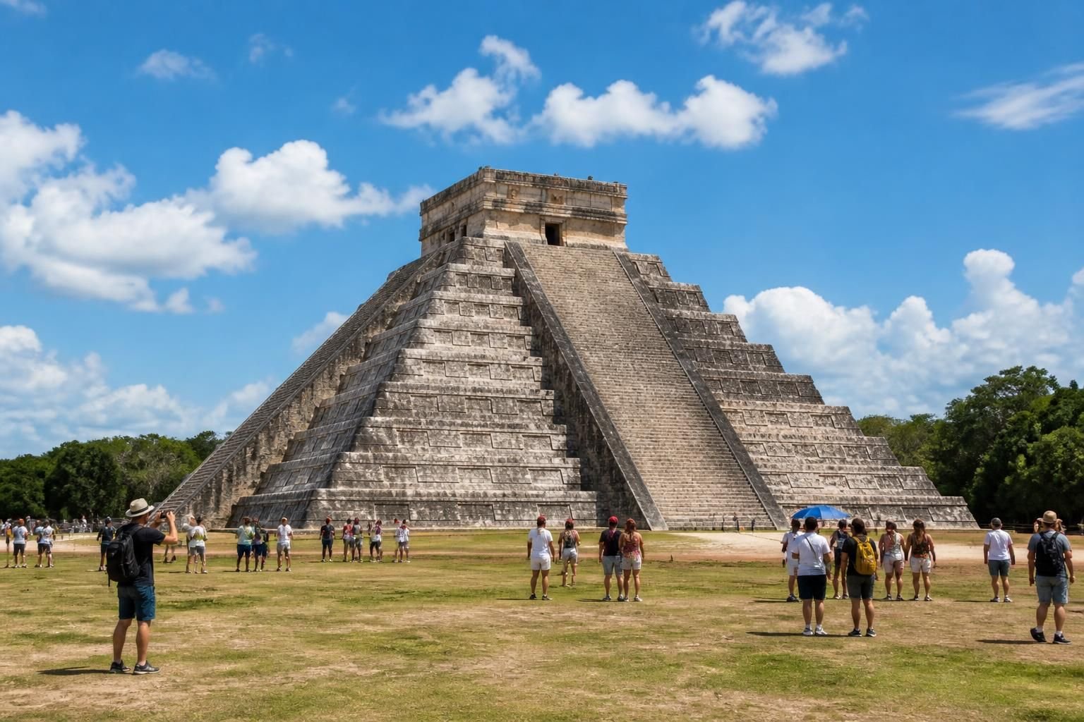 Descubra o que esperar de uma excursão de um dia a Chichen Itza saindo de Playa del Carmen, incluindo visitas guiadas, detalhes sobre transporte e dicas para aproveitar ao máximo sua visita a este icônico sítio arqueológico maia.