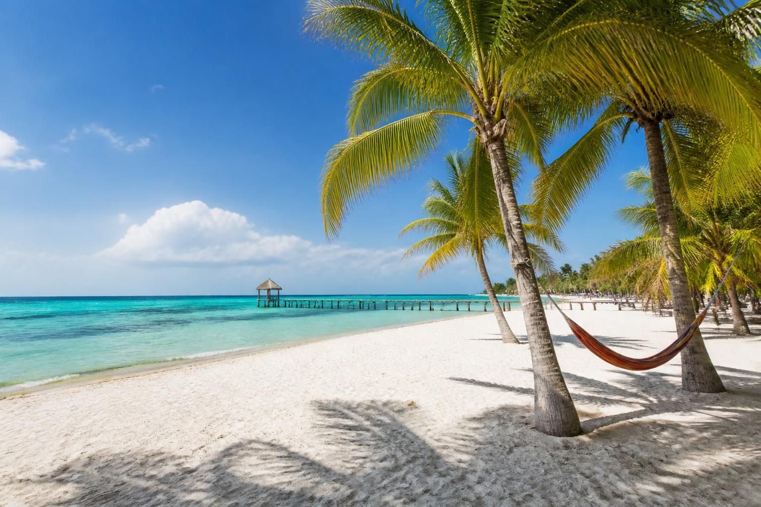 Descubre todo lo que necesitas saber para una visita inolvidable a la playa de Mahahual, incluyendo las principales atracciones, actividades y consejos de viaje.