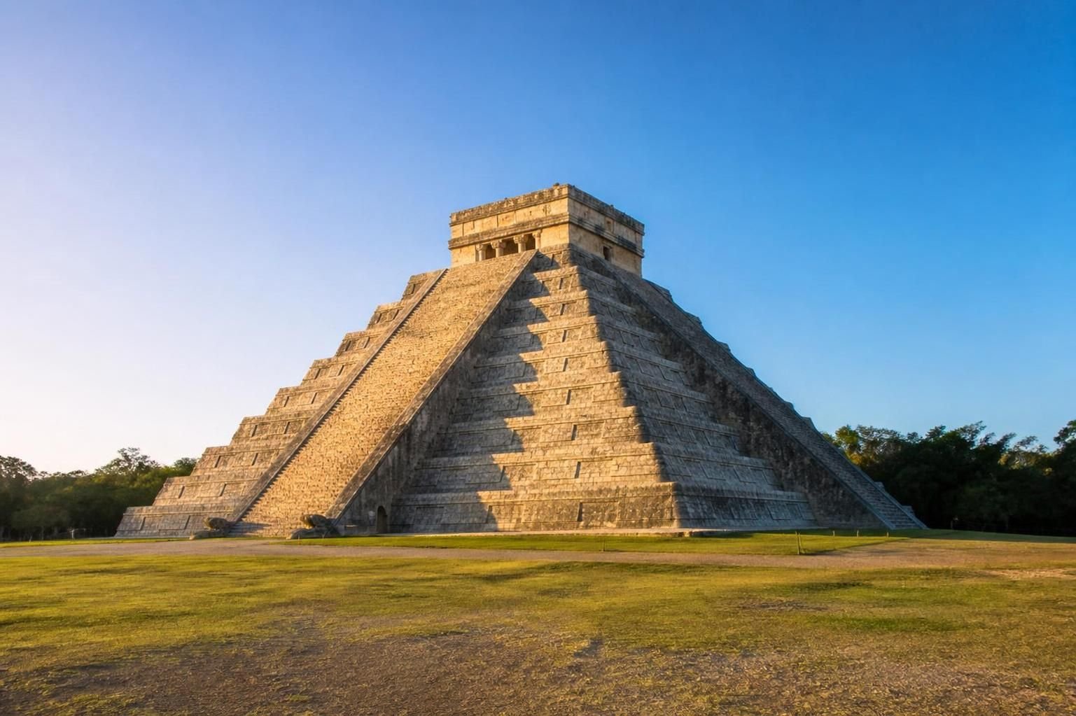 Partez à la découverte de Tulum et Chichen Itza grâce à notre circuit combiné exceptionnel pour une aventure culturelle et historique inoubliable. Explorez des ruines antiques, des paysages époustouflants et un patrimoine exceptionnel lors d'un voyage extraordinaire.