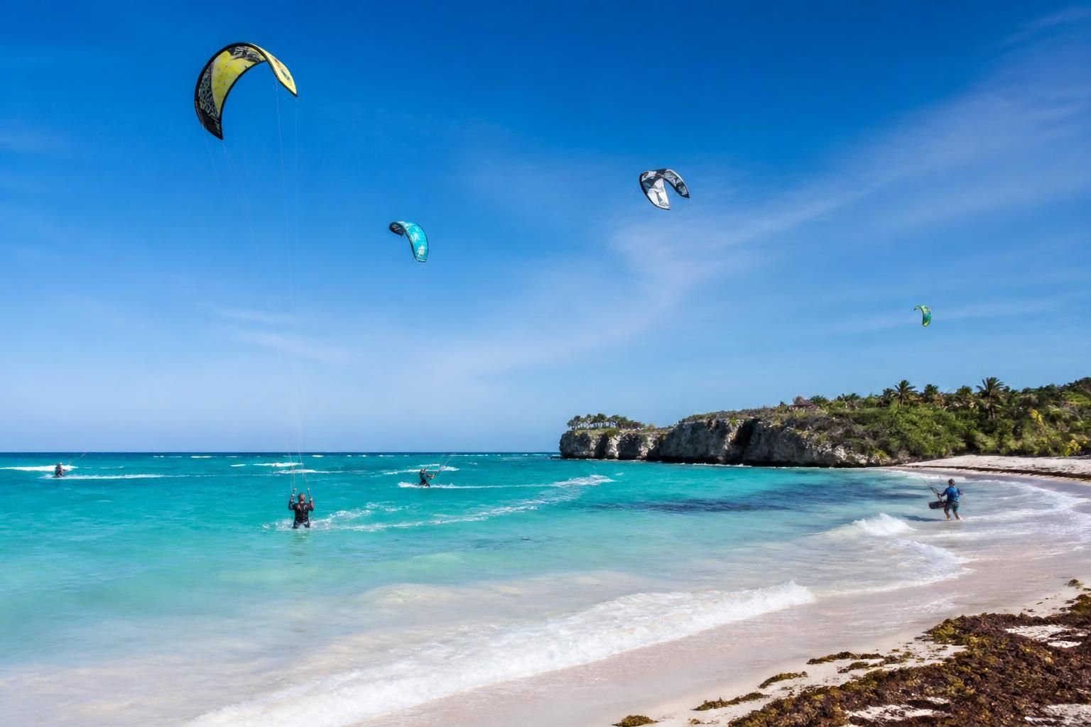 explore the top kitesurfing spots in riviera maya, perfect for beginners to experts. find the best locations, tips, and conditions for an unforgettable kitesurfing adventure.